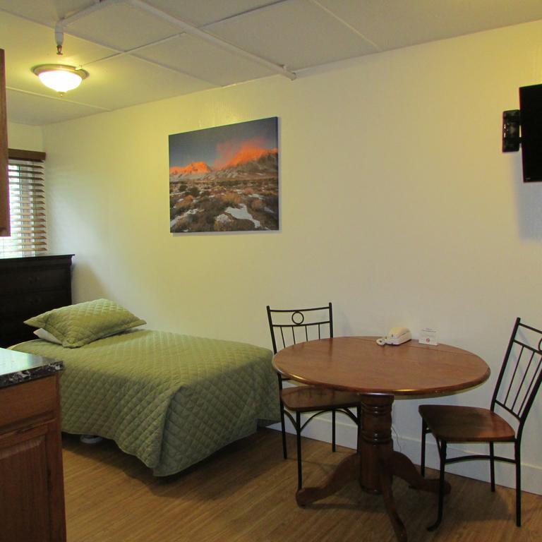 אנקורג' Creekwood Inn מראה חיצוני תמונה