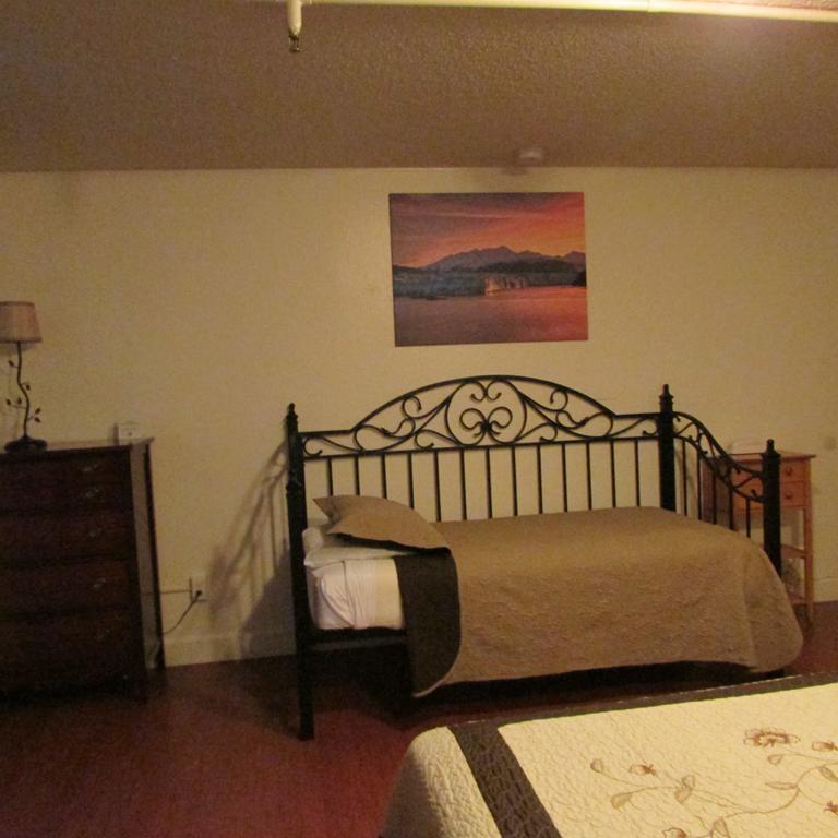 אנקורג' Creekwood Inn מראה חיצוני תמונה