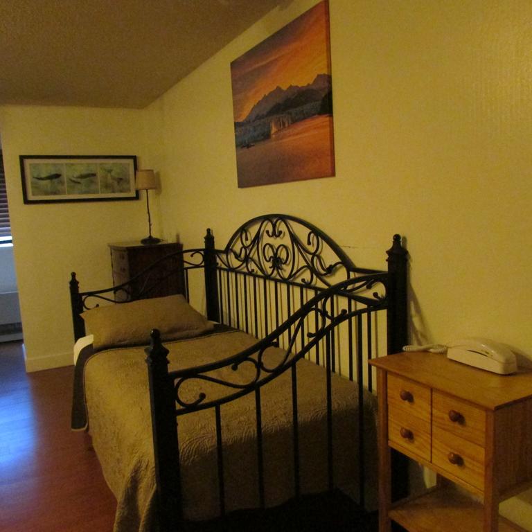 אנקורג' Creekwood Inn מראה חיצוני תמונה