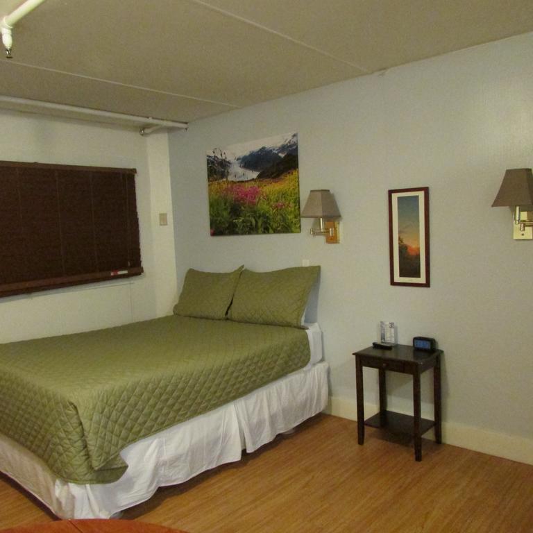 אנקורג' Creekwood Inn מראה חיצוני תמונה