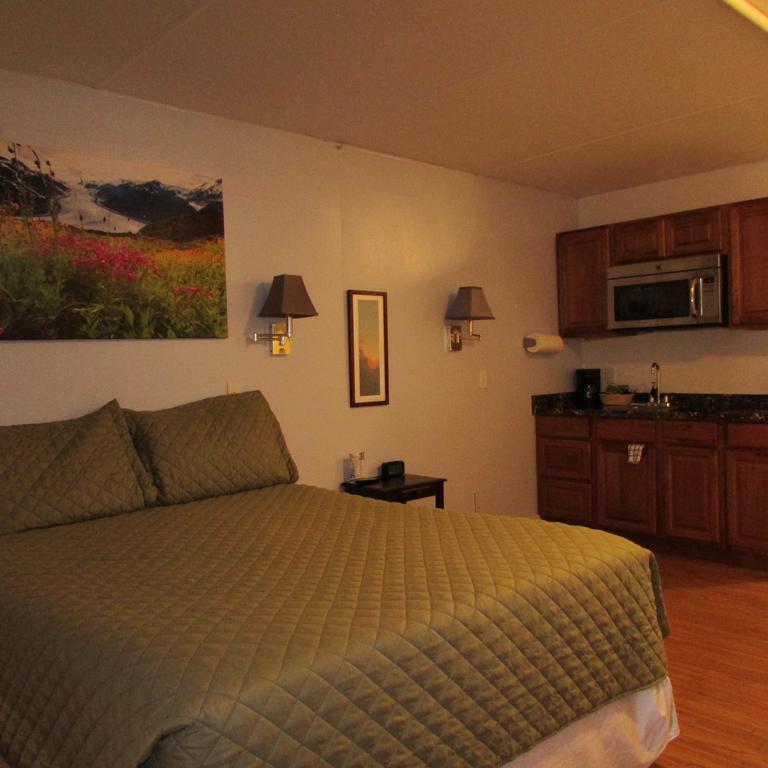 אנקורג' Creekwood Inn מראה חיצוני תמונה